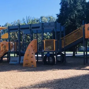 Play structure