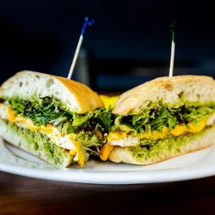 (PESTO CHICKEN SANDWICH)
ciabbatta bread, grilled chicken breast, pesto sauce, mix greens and American cheese.
