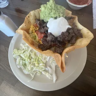 Taco salad with beef fajita