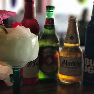 a margarita with a slice of lime