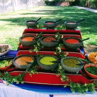 rica variedad de salsas..