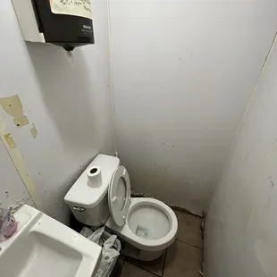 Men's bathroom- FILTHY and disgusting