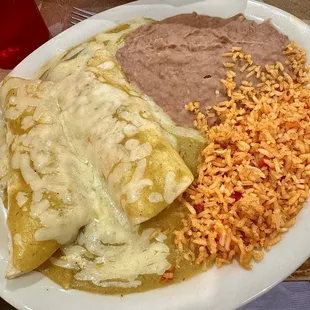 Green chicken enchiladas plate. Yum!!