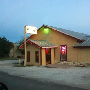 the outside of the restaurant