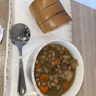 White Bean, Kale and Honey Ham Soup