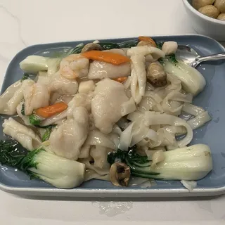 Beef Chow Fun with Satay Sauce