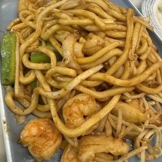 Stir-Fried Udon with Seafood in XO Sauce XO