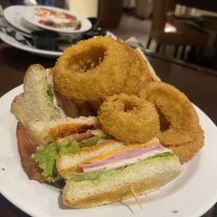 Club sandwich w/ onions rings