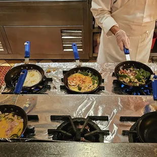 Six omelets can be made at the same time!