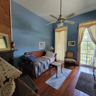 Living area/second bedroom