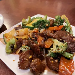 beef, broccoli, and carrots on a plate