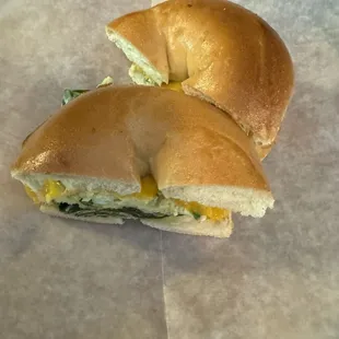 Egg, cheese &amp; spinach bagel