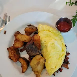 Omlete with torn potatoes