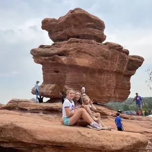 Balanced rock at garden of the gods