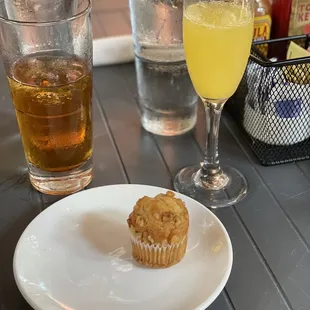 Complimentary banana nut muffins that were yummo!