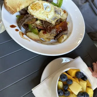 Steak breakfast bowl
