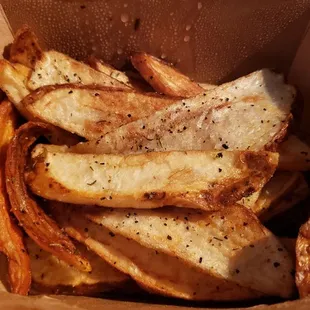 Greek fries ($6), vegan by default. Pretty tasty. Nice spices.