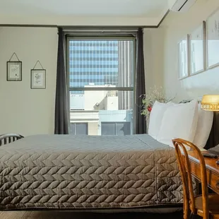 Gardner Hotel Room
1 Full Bed with Private Ensuite Bathroom