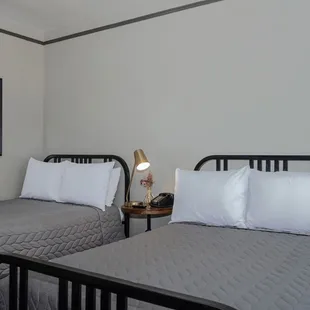 Gardner Hotel Room
2 Full Beds with Private Ensuite Bathroom