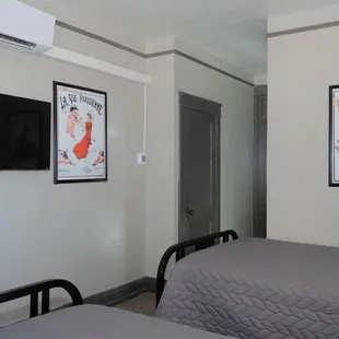 Gardner Hotel Room
2 Full Beds with Private Ensuite Bathroom