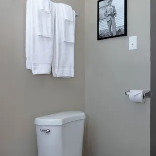 Gardner Hotel Room
1 Full Bed with Private Ensuite Bathroom