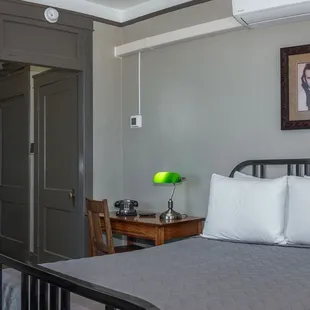 Gardner Hotel Room
1 Full Bed with Private Ensuite Bathroom