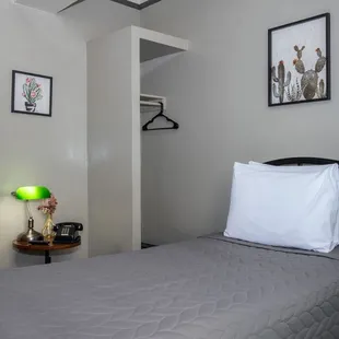 Twin Bed w/Shared Hall Bathroom
Prefer privacy but want to save? Try our hotel-hostel hybrid rooms! Sink in room