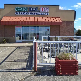 Another view of the front of the restaurant.