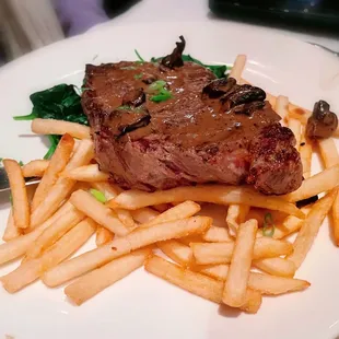 N ordered Steak "Diane" with spinach and French fries