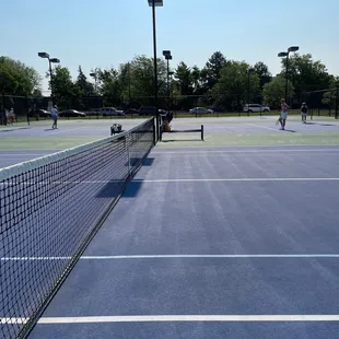 4 outdoor courts with lights
