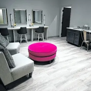 Women's Lounge in Bridal Suite