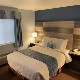 QUEEN ROOM