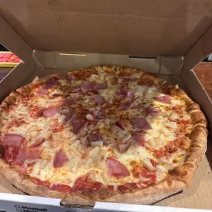 Hawaiian pizza, excellent!
