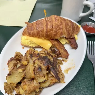 Breakfast Sandwich with Hash Browns