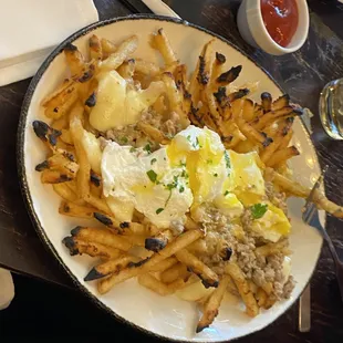 Breakfast poutine