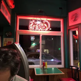 Gar's Neon sign