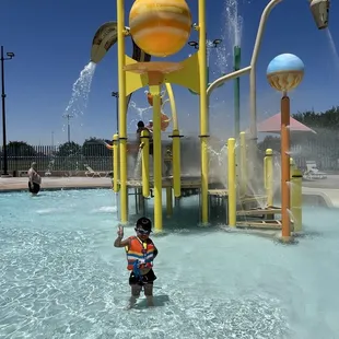 shallow area with slide and sprayers!