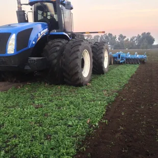 Customer's Lemken Rubin 9 with their T9 New Holland