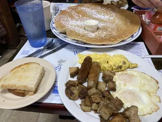 Wade’s Breakfast And Grille