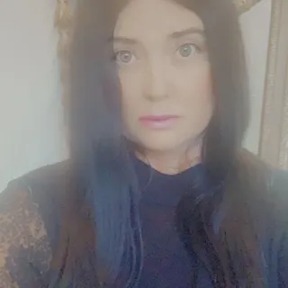 Bella E.