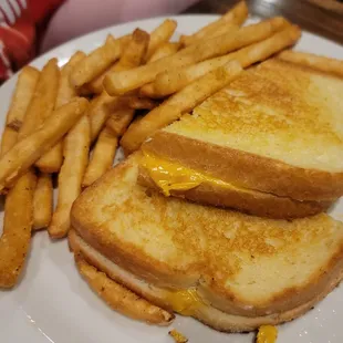 Kids grilled cheese with fries