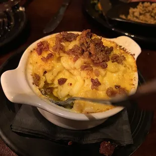 Mac n cheese with bacon topper