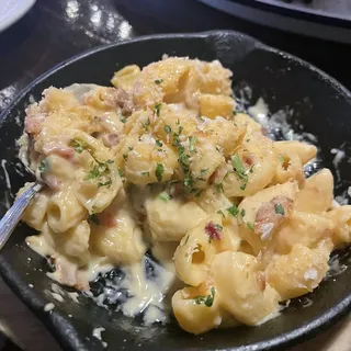 Mac and Cheese Skillet with Bacon