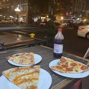 $11.99 for 2 slices &amp; soda pop &amp; complimentary gas lamp view