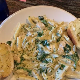 Special of the day - Marathon: Spinach and chicken penne Alfredo