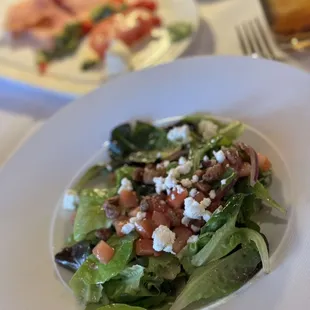 House salad with vinaigrette, candied pecans and goat cheese