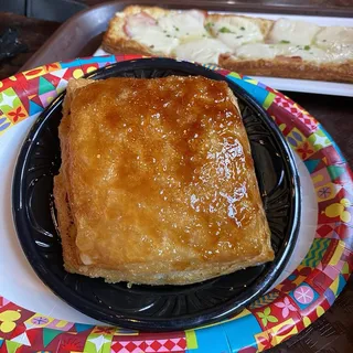 Cr-me Br-l-e Croissant