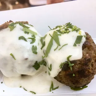 Il Desco | Spicy meatballs with mozzarella