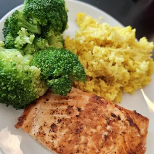 This salmon entree was delicious.  The salmon and broccoli were seasoned just right.  Salmon was moist and deelish.