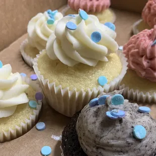 Vanilla vanilla cupcake, Oreo chocolate cupcake, Strawberry vanilla cupcake